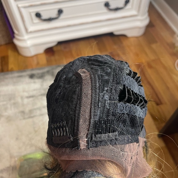 Wig - Picture 4 of 6